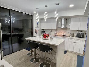 8635 NW 8th St in Miami, FL - Building Photo - Building Photo