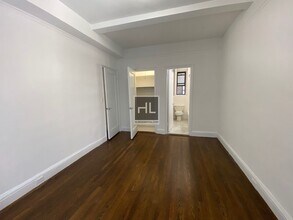 EAST 46 STREET, Unit 8M in New York, NY - Foto de edificio - Building Photo