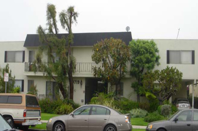 9719 Regent St in Los Angeles, CA - Building Photo - Building Photo