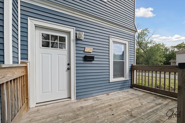 325 Melbourne St in Detroit, MI - Building Photo - Building Photo