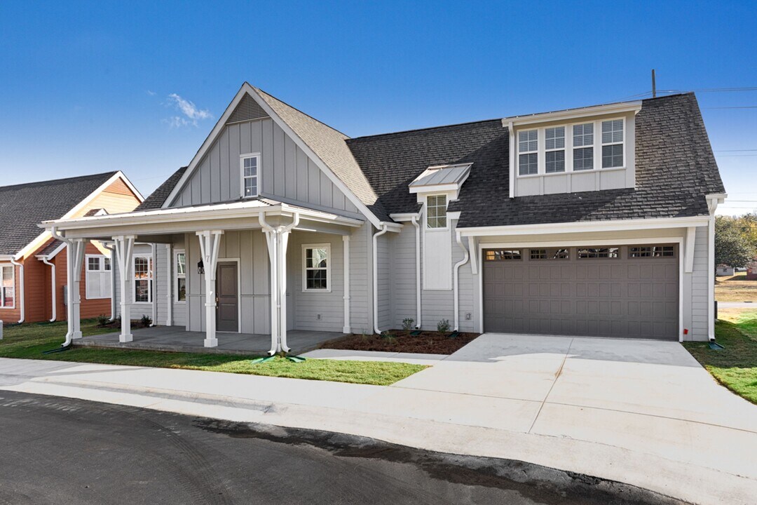 Memorial Village in Huntsville, AL - Building Photo