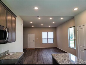 907 Chickasaw Dr in Montgomery, TX - Building Photo - Building Photo