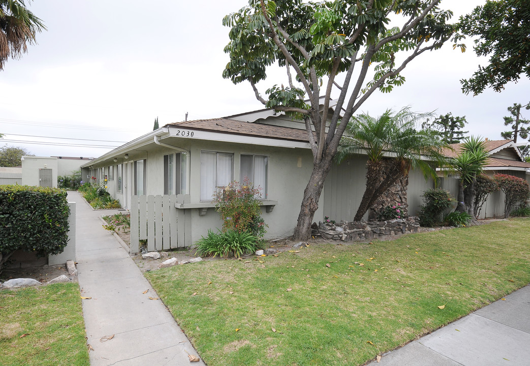 2030 E La Palma Ave in Anaheim, CA - Building Photo