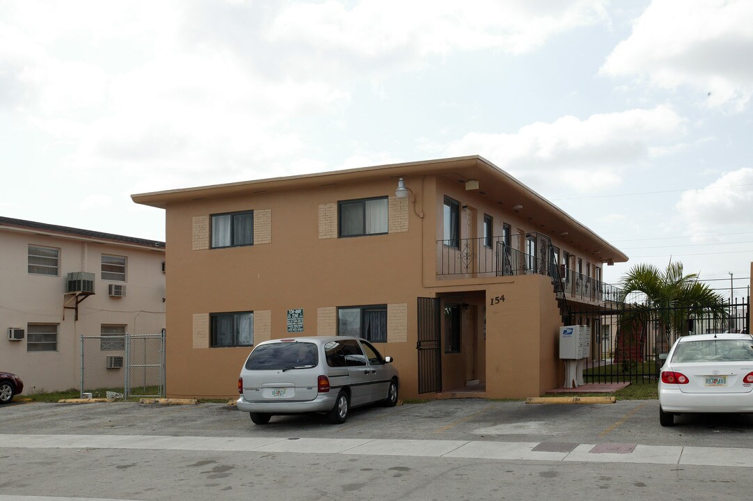 154 W 26th St in Hialeah, FL - Building Photo