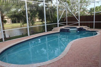 62 Gables Blvd in Weston, FL - Building Photo - Building Photo