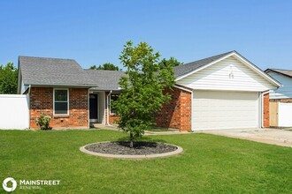 8429 Azurewood Dr in Oklahoma City, OK - Building Photo - Building Photo