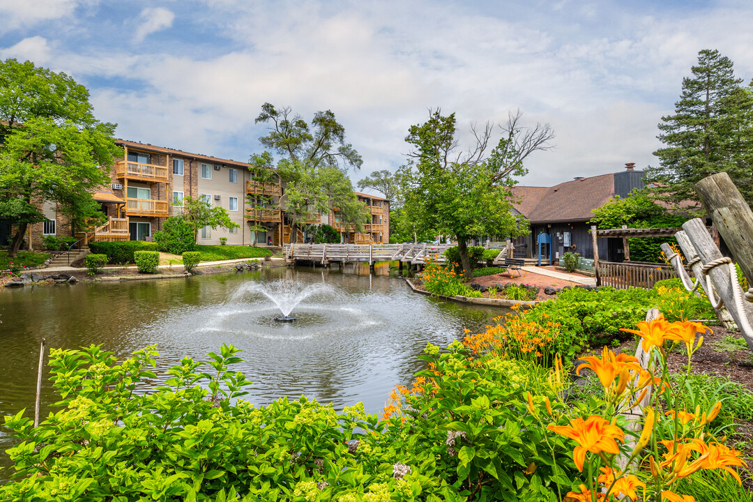 Forest Cove Apartments in Mount Prospect, IL - Building Photo