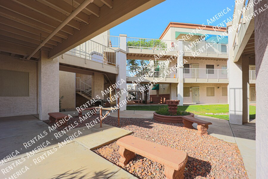 12123 W Bell Rd in Surprise, AZ - Building Photo