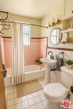 828 N Alta Vista Blvd in Los Angeles, CA - Building Photo - Building Photo