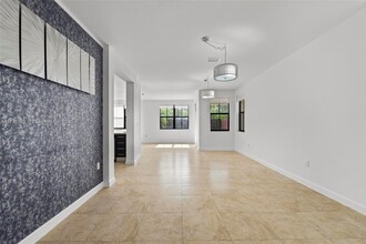 10360 NW 70th Ter in Doral, FL - Building Photo - Building Photo