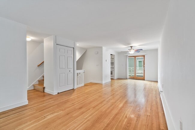 135 Bolton St in Boston, MA - Building Photo - Building Photo