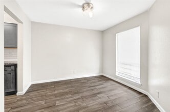 6358 Creekbend Dr in Houston, TX - Building Photo - Building Photo