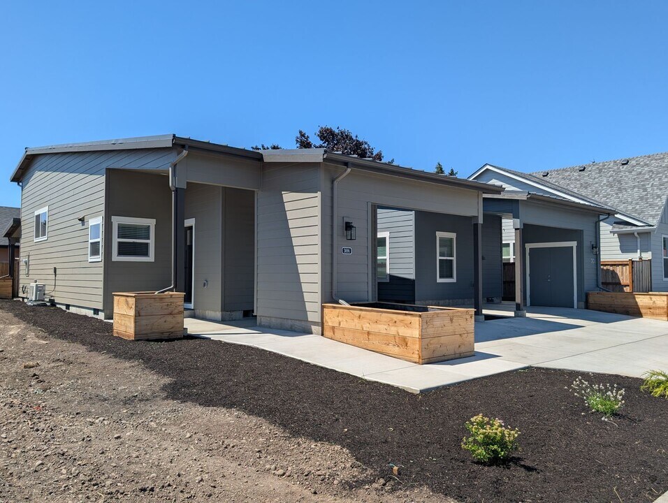3696 Babcock Ln in Eugene, OR - Building Photo
