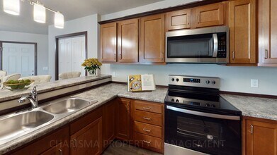 1410 Kayla Pl in Harrisburg, SD - Building Photo - Building Photo