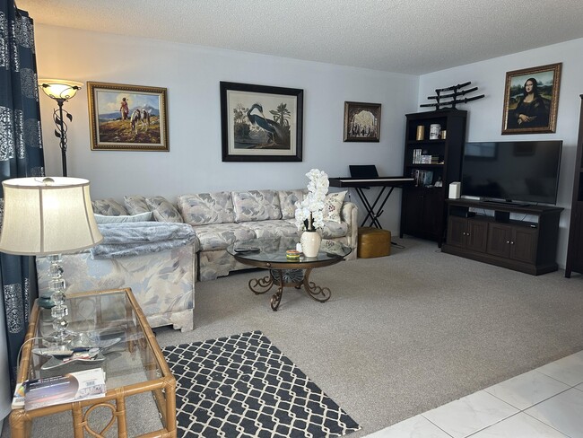 415 Saxony Way in Delray Beach, FL - Building Photo - Building Photo