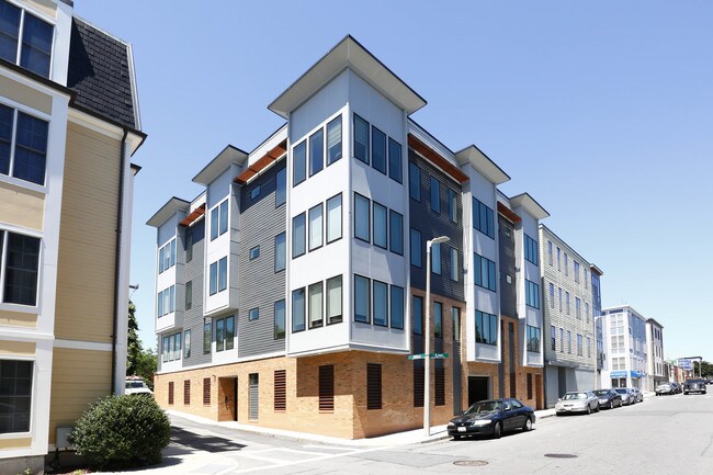 48 Gold St in South Boston, MA - Building Photo - Building Photo