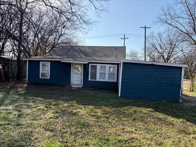 property at 903 6th Ave NW