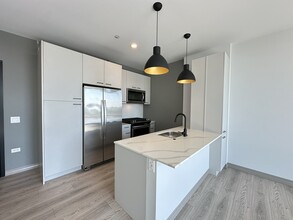 2155 N Elston Ave in Chicago, IL - Building Photo - Building Photo