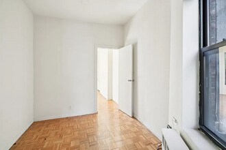 323A E 89th St in New York, NY - Building Photo - Building Photo