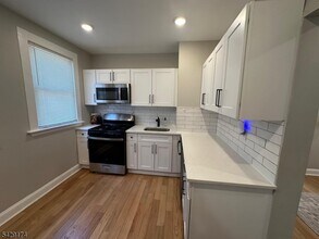 282 Weequahic Ave in Newark, NJ - Building Photo - Building Photo
