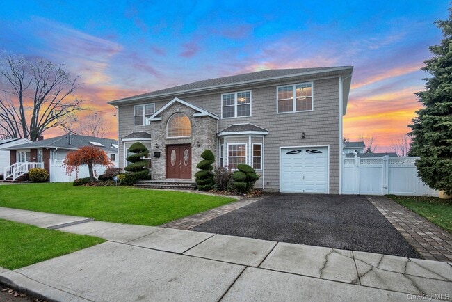 134-110 10th St in Hicksville, NY - Building Photo - Building Photo