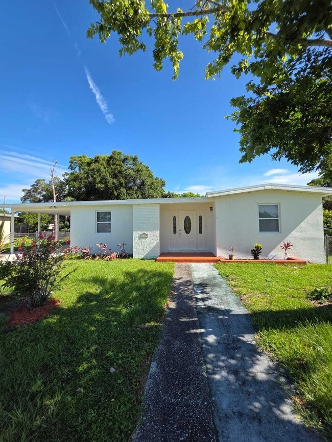 property at 131 SE Serenata Ct