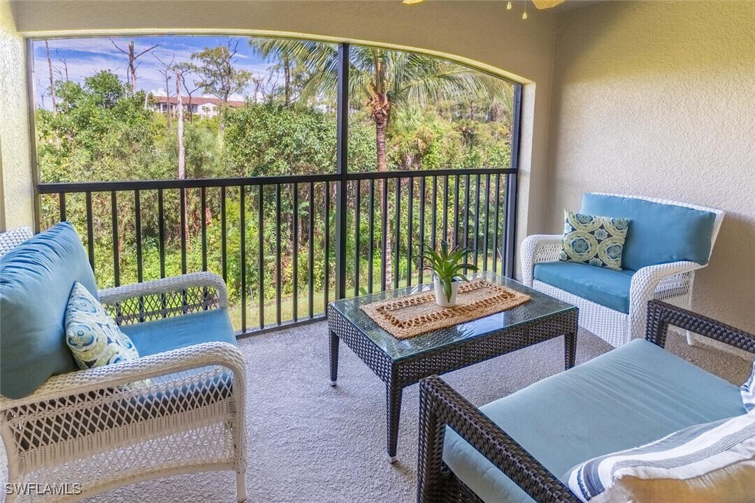 9828 Venezia Cir in Naples, FL - Building Photo