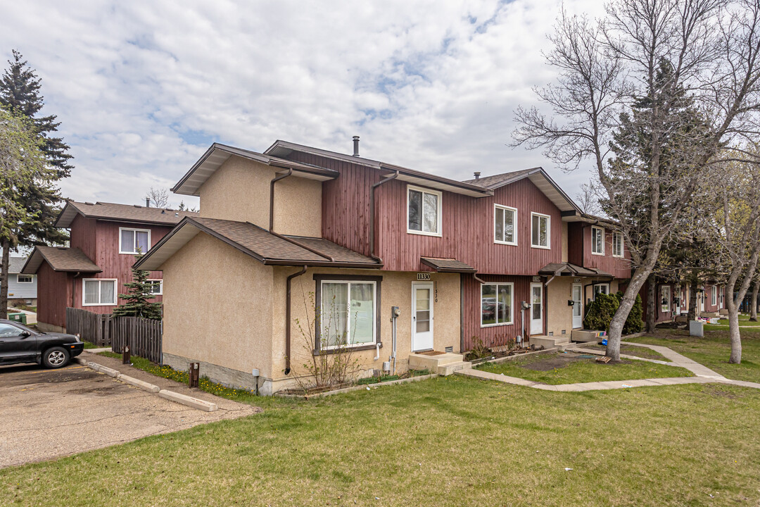 Sweet Grass I in Edmonton, AB - Building Photo