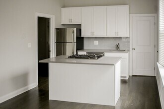 3852 N Southport Ave, Unit 2 in Chicago, IL - Foto de edificio - Building Photo