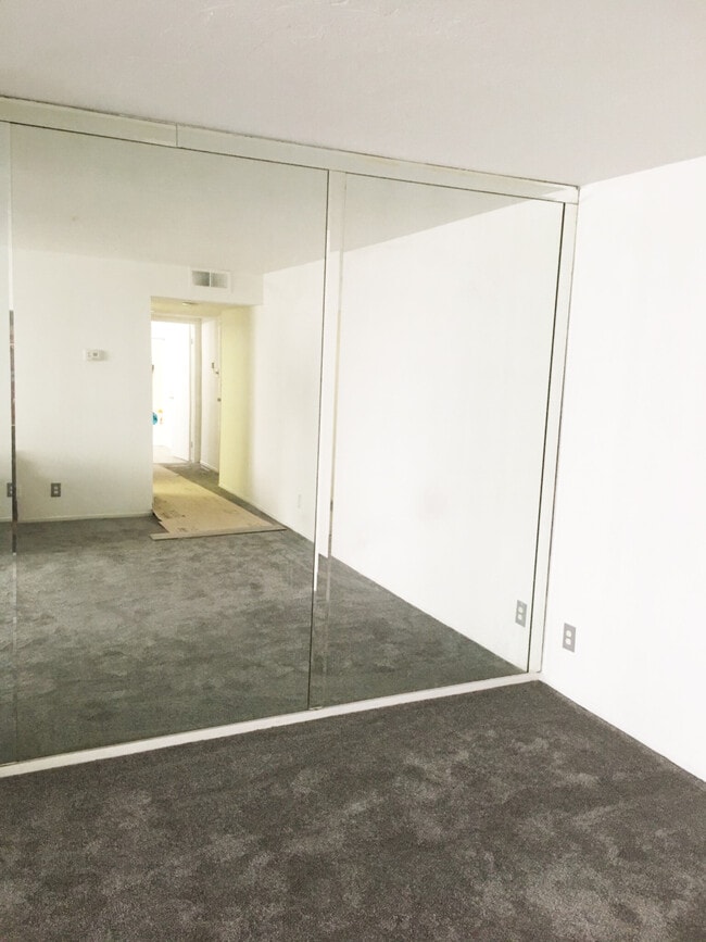 5310 Circle Dr, Unit Unit 110 in Van Nuys, CA - Building Photo - Building Photo