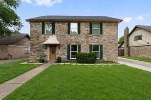9919 Golden Sunshine Dr in Houston, TX - Building Photo