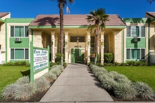 14675 Nordhoff St in Los Angeles, CA - Building Photo