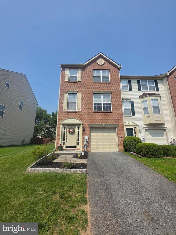 property at 31 Carrick Ln