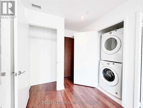 115 McMahon Dr in Toronto, ON - Building Photo - Building Photo