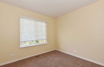 609 N Lyle Ave in Elgin, IL - Building Photo - Building Photo