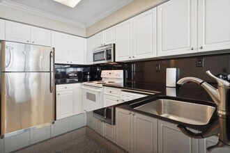 2501 S Ocean Dr, Unit 304 in Hollywood, FL - Building Photo - Building Photo