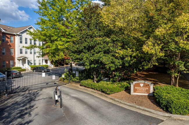Brighton Court Condominiums in Atlanta, GA - Building Photo - Building Photo