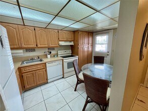 3051 NW 46th Ave in Lauderdale Lakes, FL - Building Photo - Building Photo