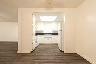 1130 Meadow Lake Dr, Unit 06 in Vista, CA - Building Photo - Building Photo