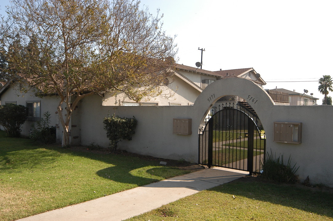 5171 Philadelphia St in Chino, CA - Building Photo