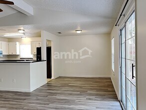 3275 Guernsey Ct in Jacksonville, FL - Foto de edificio - Building Photo