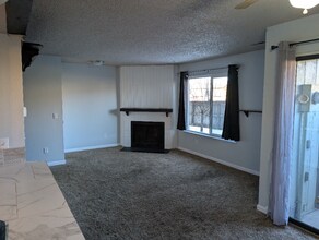 4721 Barnes Rd in Colorado Springs, CO - Foto de edificio - Building Photo
