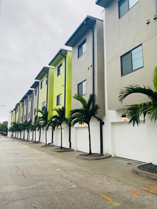 947 Arlington Ave N in St. Petersburg, FL - Foto de edificio