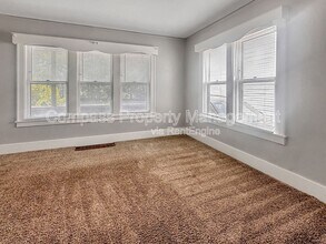 705 Knapp St NE in Grand Rapids, MI - Foto de edificio - Building Photo