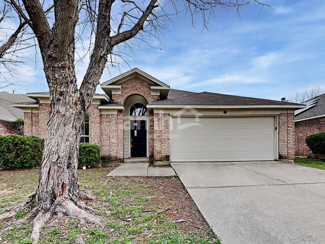 property at 933 Paddington Dr E