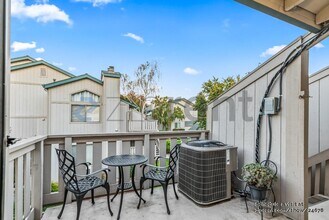 374 Coyote Creek Cir in San Jose, CA - Foto de edificio - Building Photo