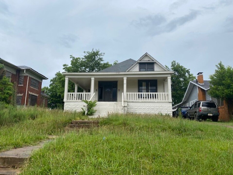 1626 Berkley Ave in Bessemer, AL - Foto de edificio