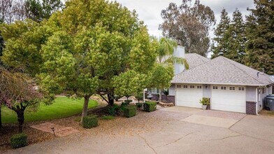 2743 E Nees Ave in Clovis, CA - Building Photo - Building Photo