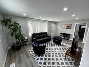 271 Beacon St in Framingham, MA - Building Photo - Building Photo