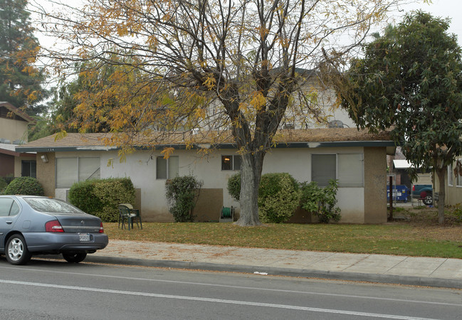 134 E Dakota Ave in Fresno, CA - Foto de edificio - Building Photo